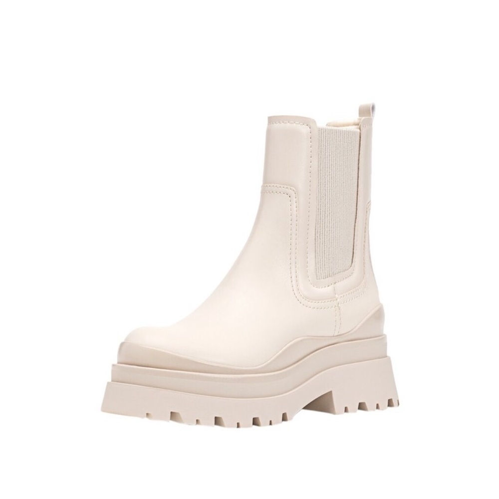 Stradivarious Flat elastic ankle boots with track sole
